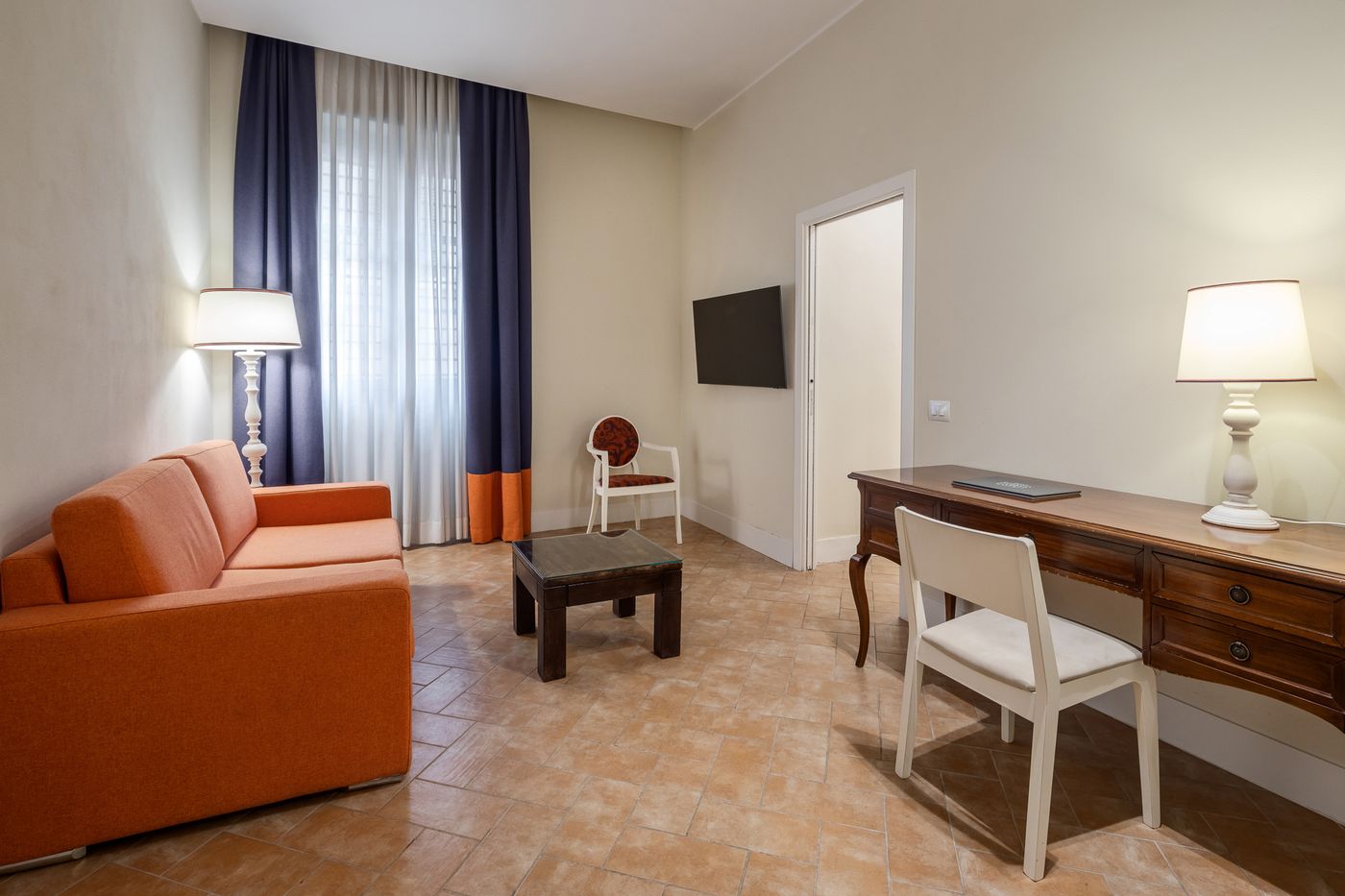 Donna-Camilla-Savelli-Room-6