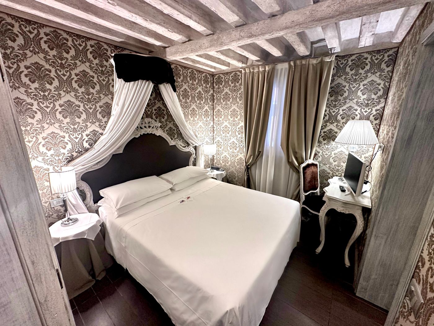 Hotel-Antiche-Figure-Room-43