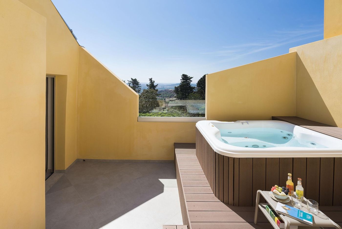 Luna-del-Raccolto--Green-Country-Hotel-Room-7