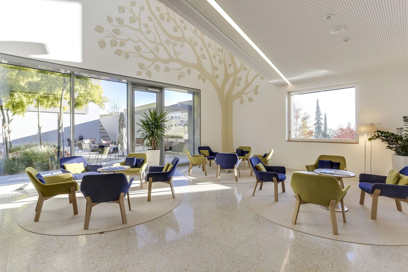 Des Patients-Switzerland-Lausanne-Lobby-9