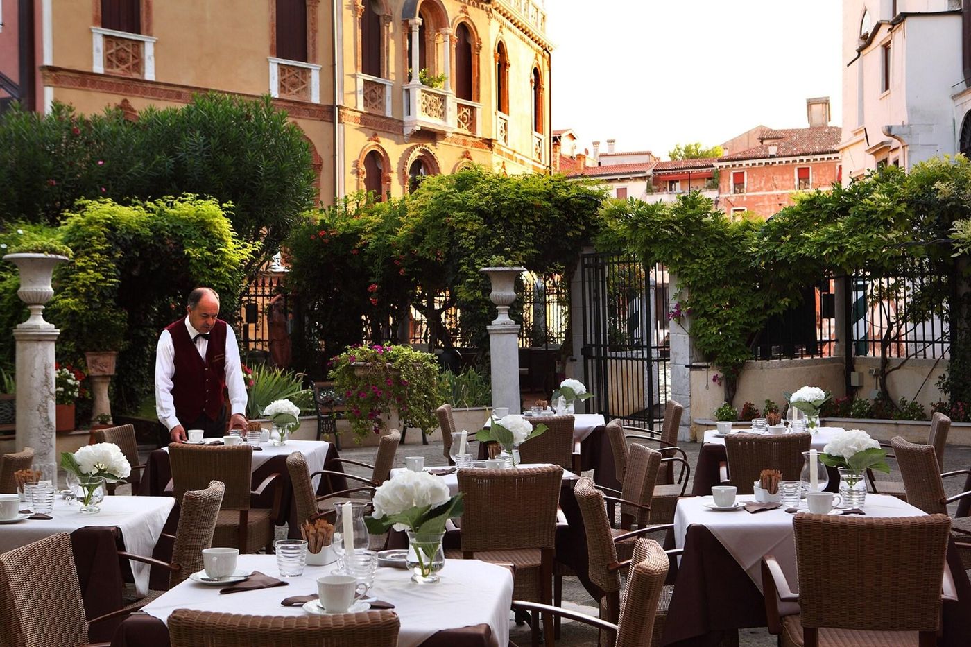 Pensione-Accademia---Villa-Maravege-Restaurant-22