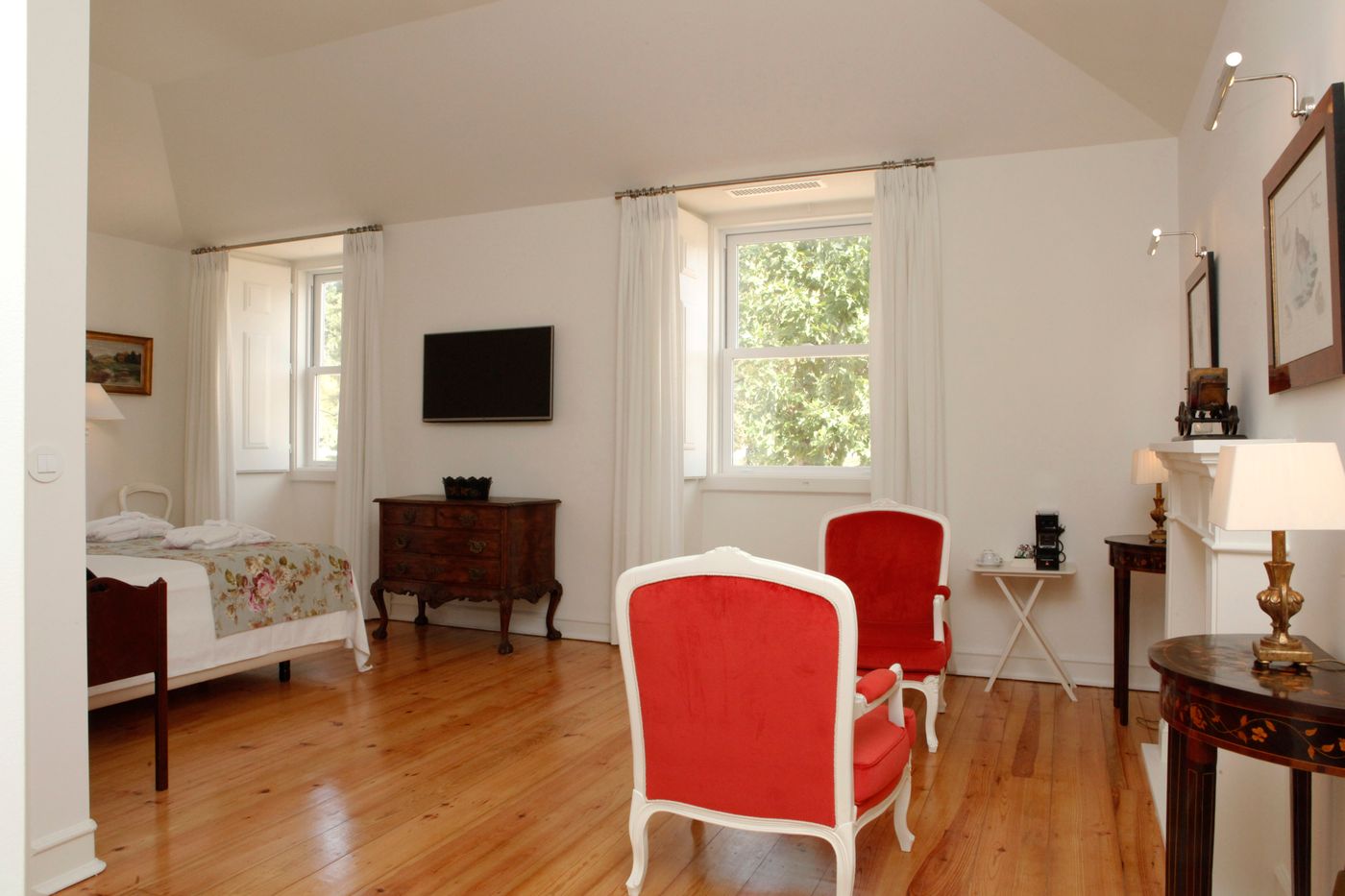 Casa-Palmela---Small-Luxury-Hotels---Villas-Room-42