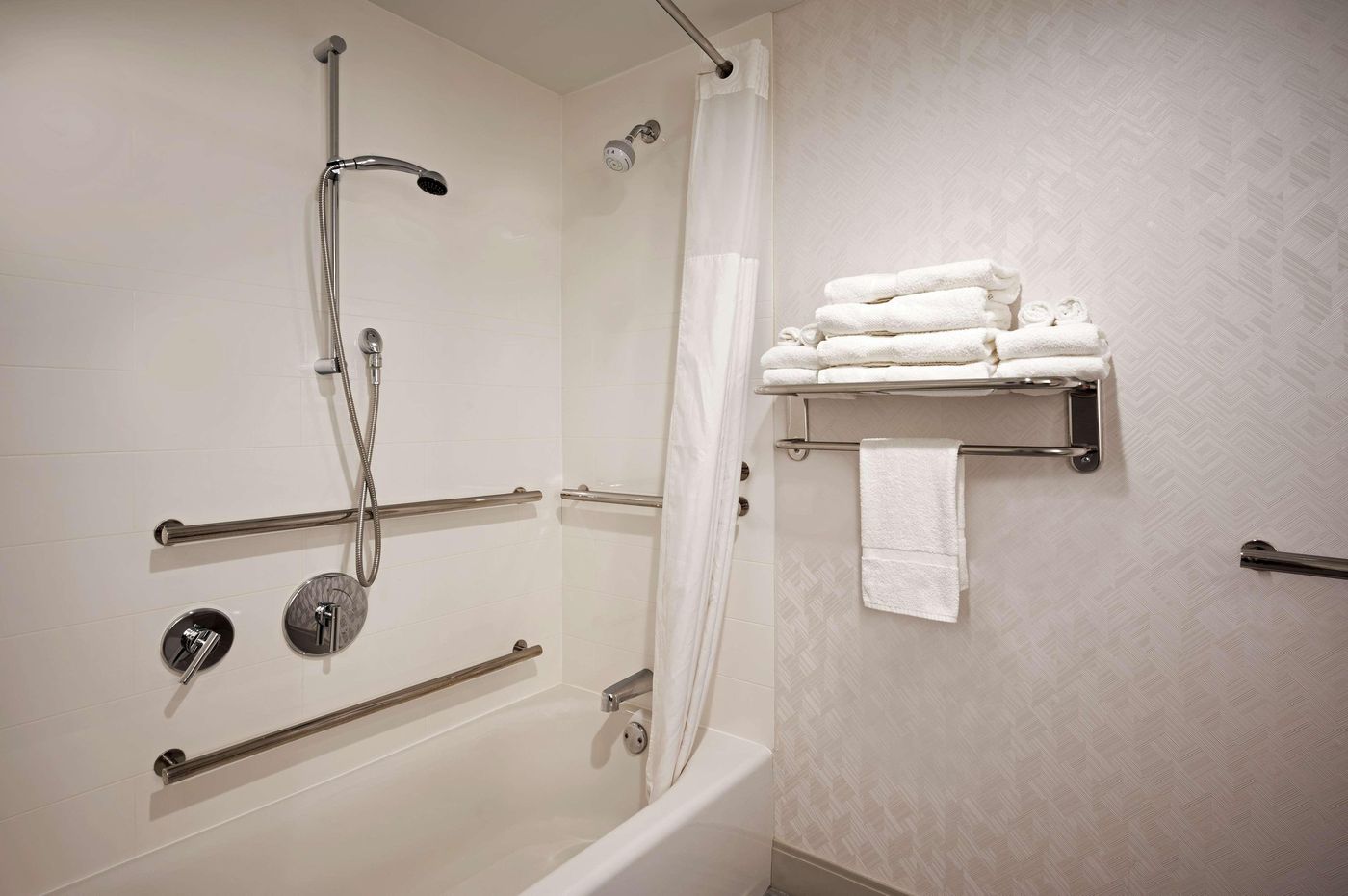 Hampton-Inn-Boston-Cambridge-Room-27