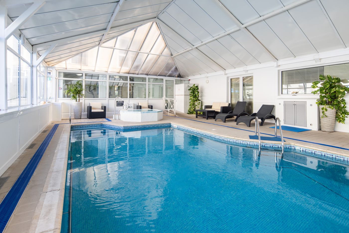 The-Monterey-Hotel--Sure-Hotel-Collection-by-Best-Pool-45