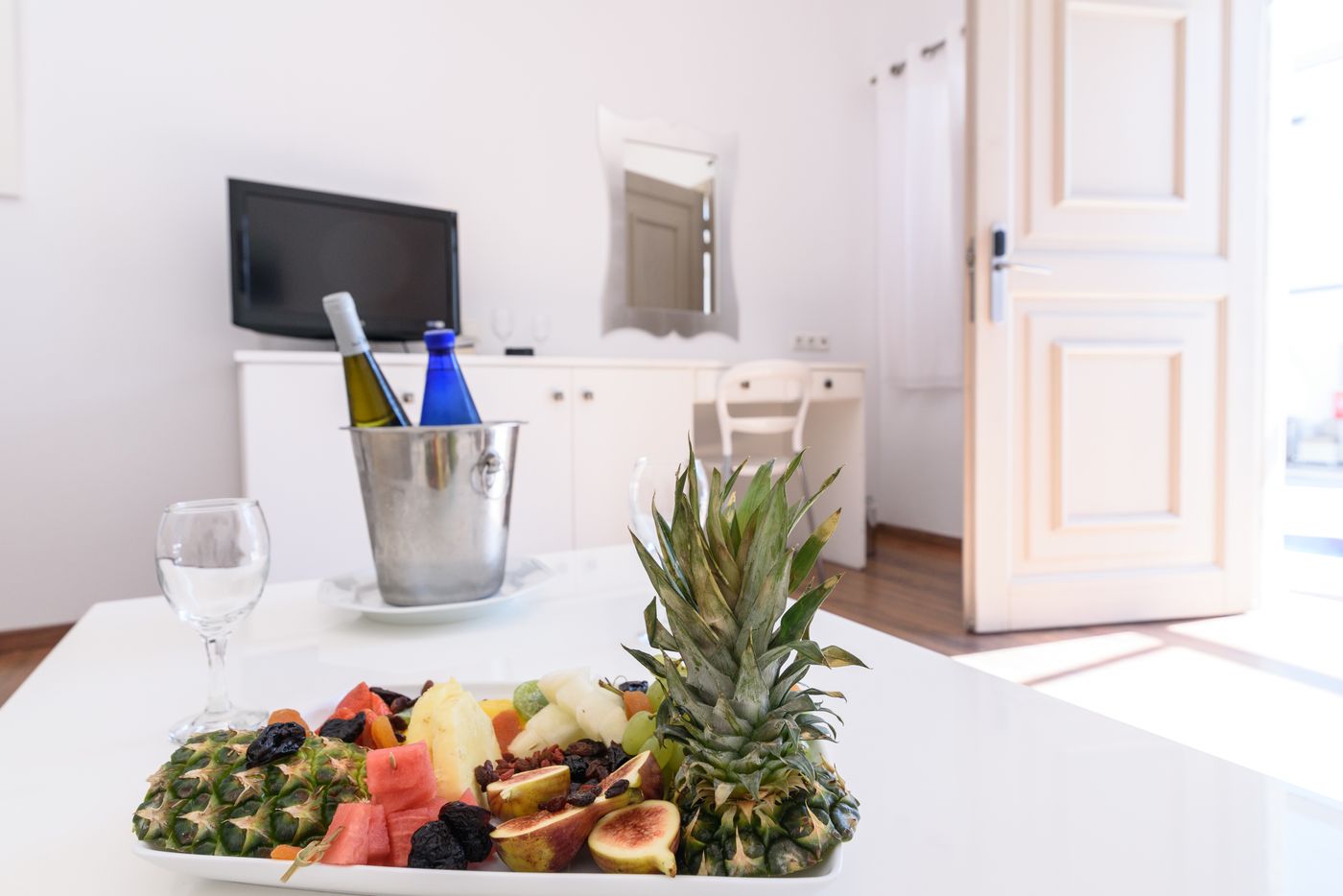  La Mer Deluxe Hotel & Spa Rooms