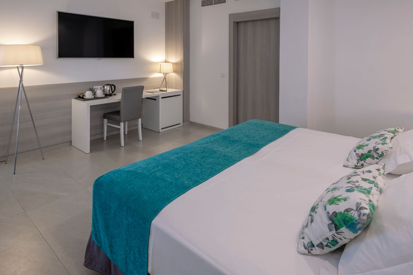 Olympus-Palace-Hotel-Room-23