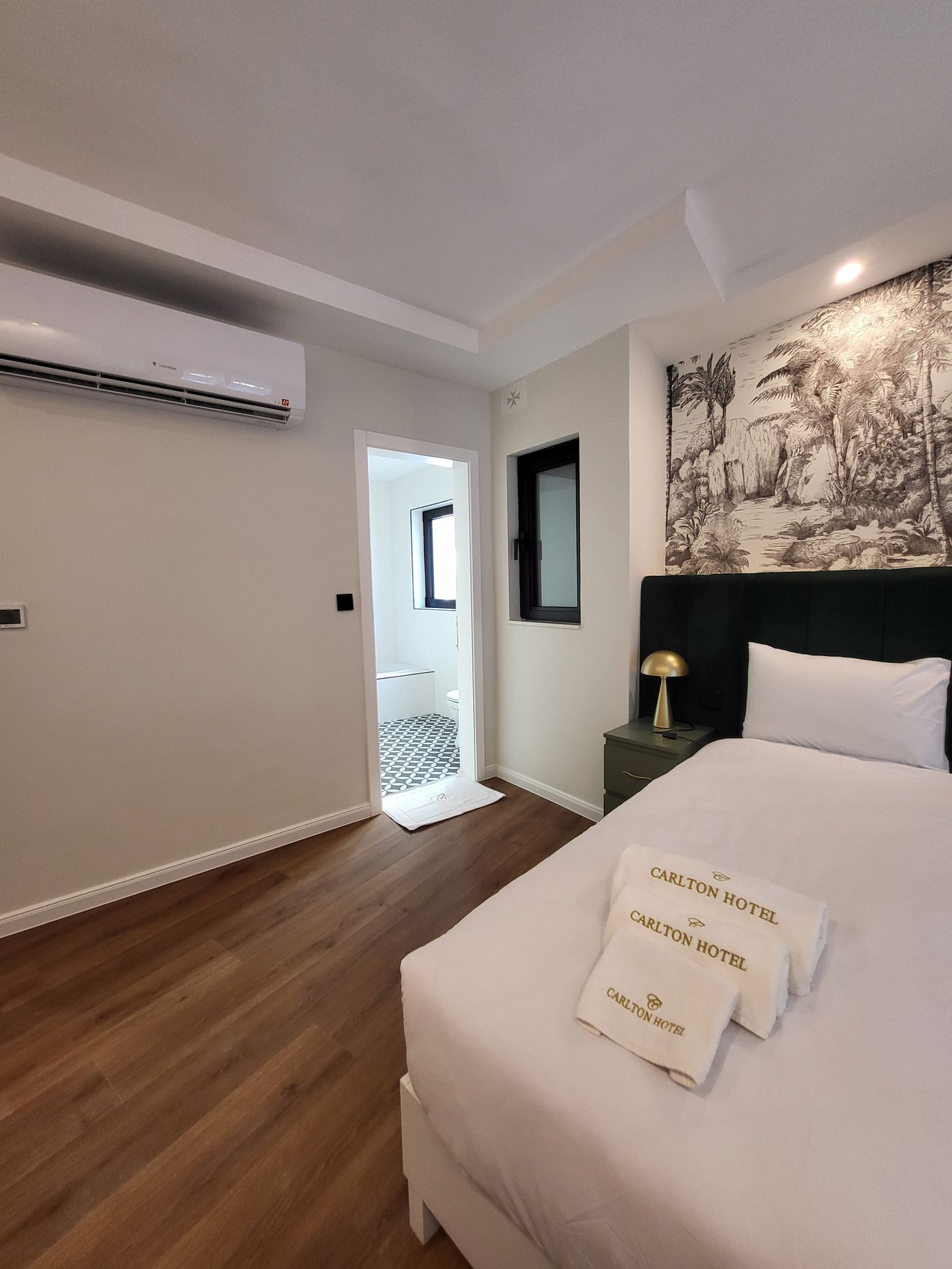 Carlton-Hotel-Room-15