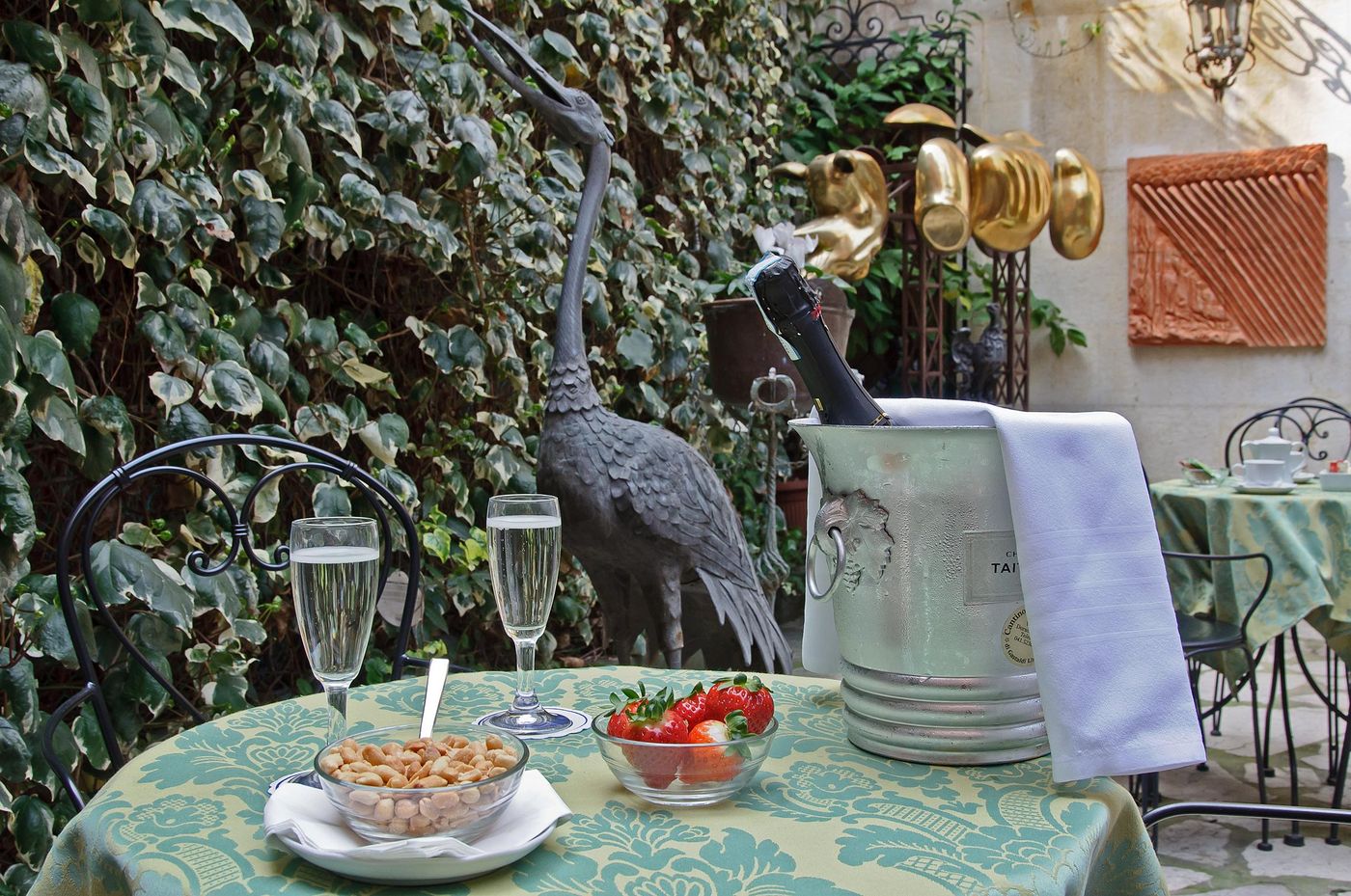 La-Fenice-et-des-Artistes-Terrace-78