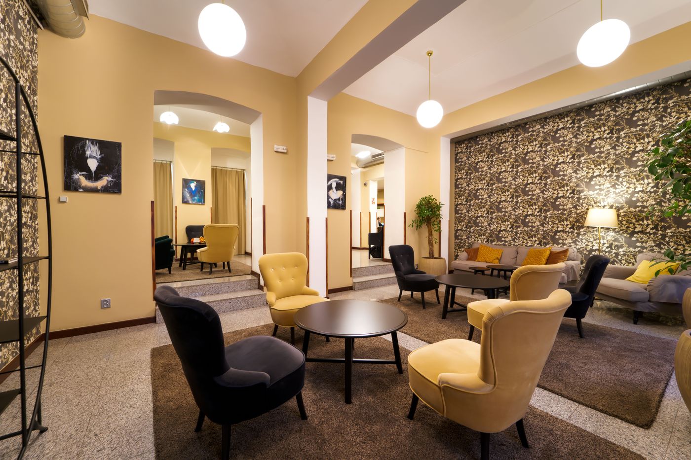 EA-Hotel-Victoria-Lobby-3