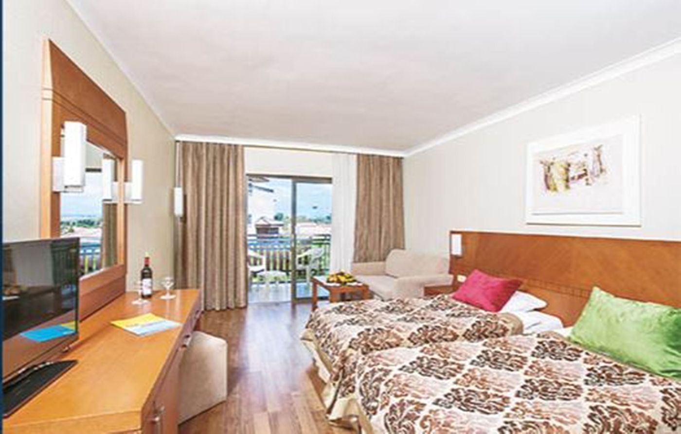 Club-Calimera-Serra-Palace-Room-11