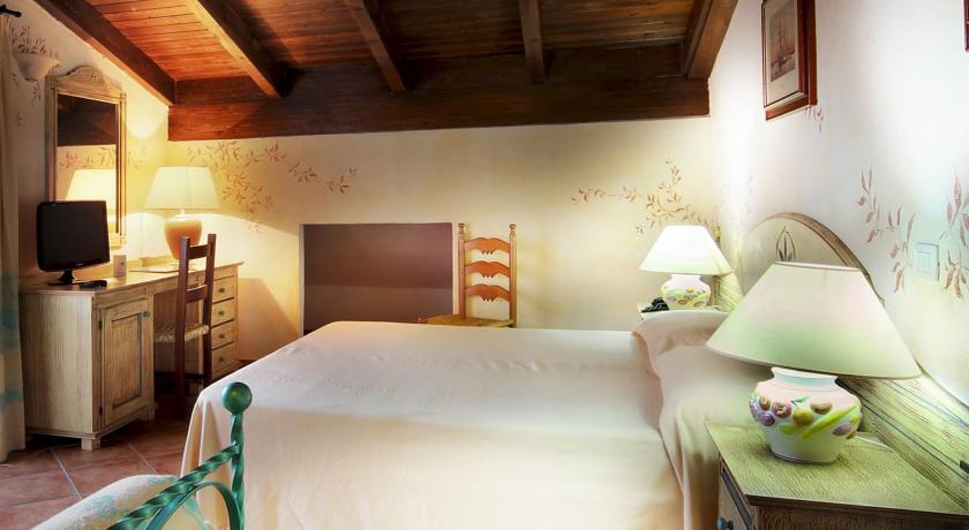 Colonna Beach Hotel & Residence