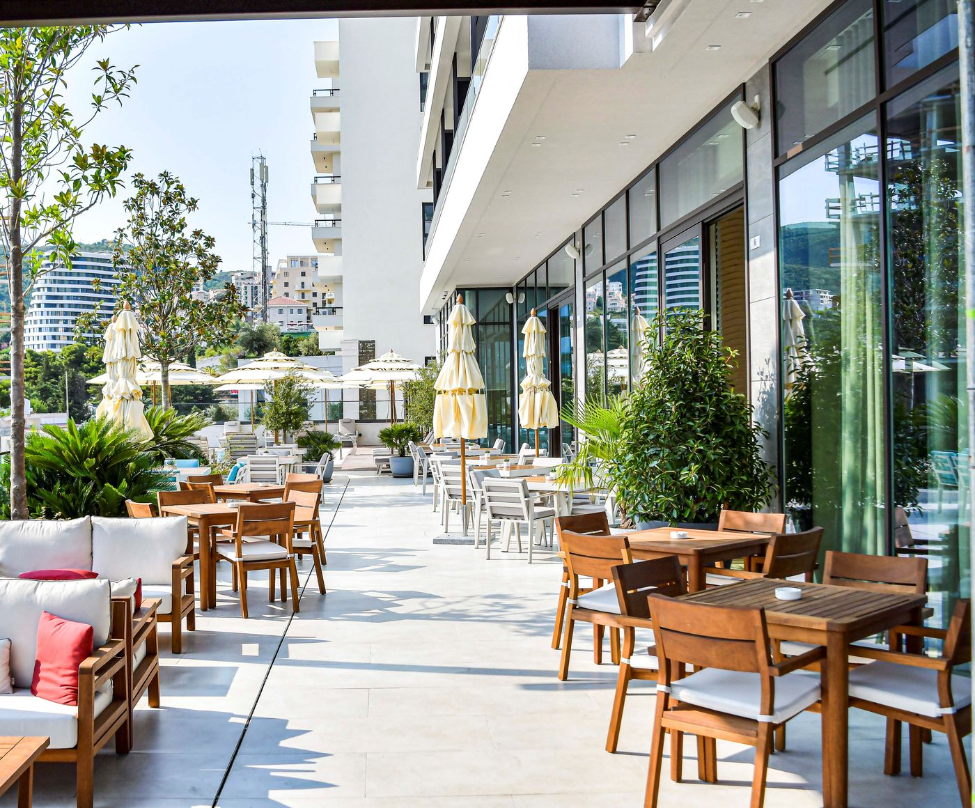 Katamare-Hotel-Terrace-3