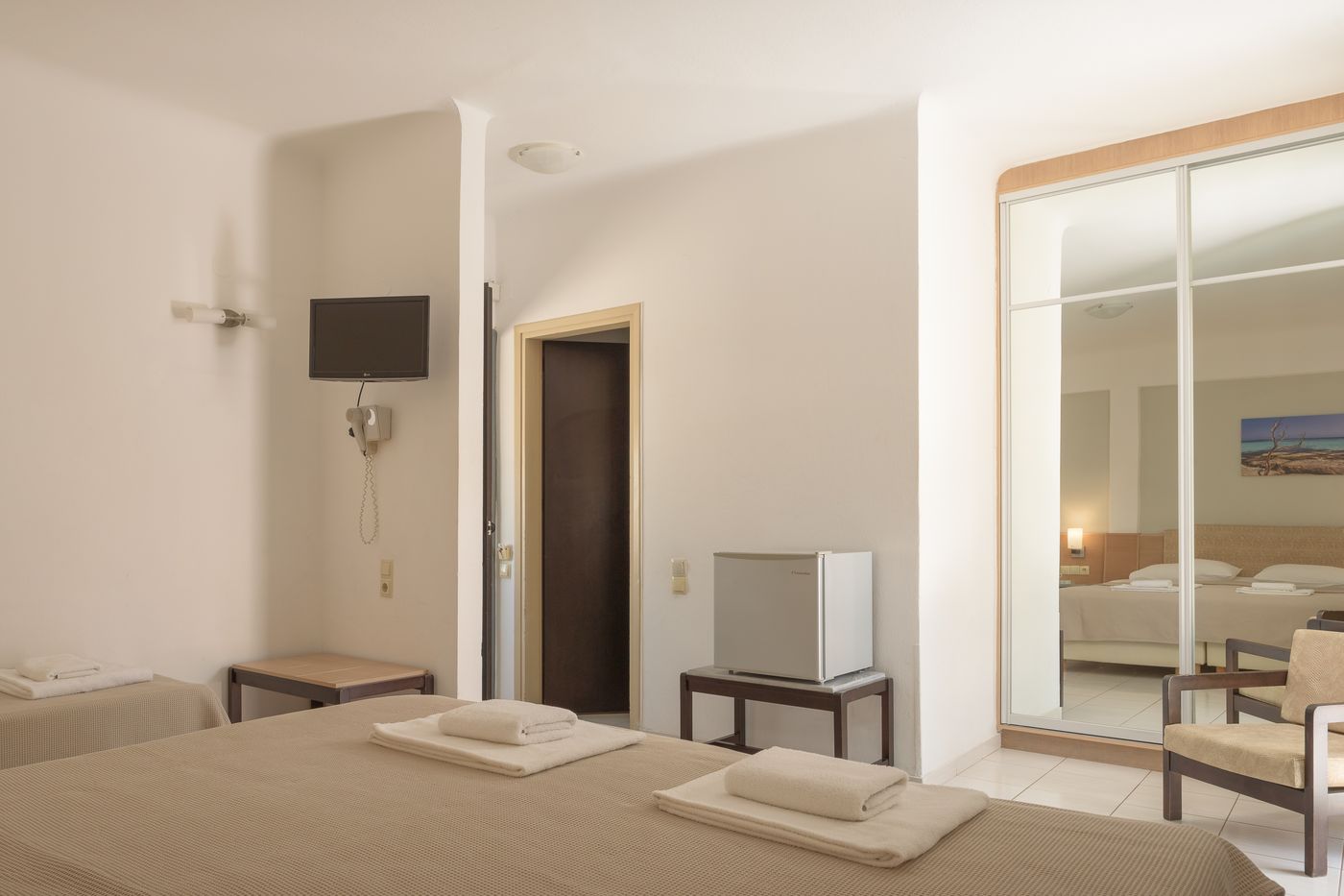 Sergios-Hotel-Room-46