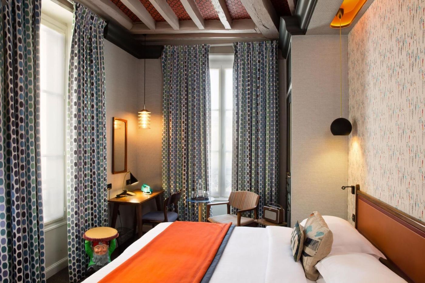 Les-Dames-Du-Pantheon-Room-12