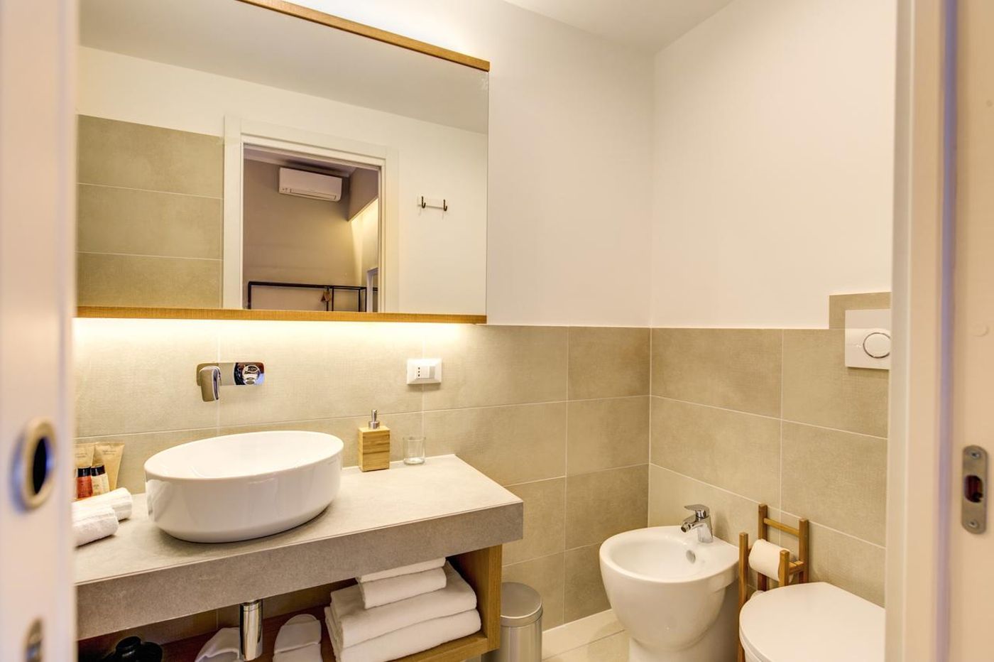 The-Spanish-Suite-Campo-De--Fiori-Room-17