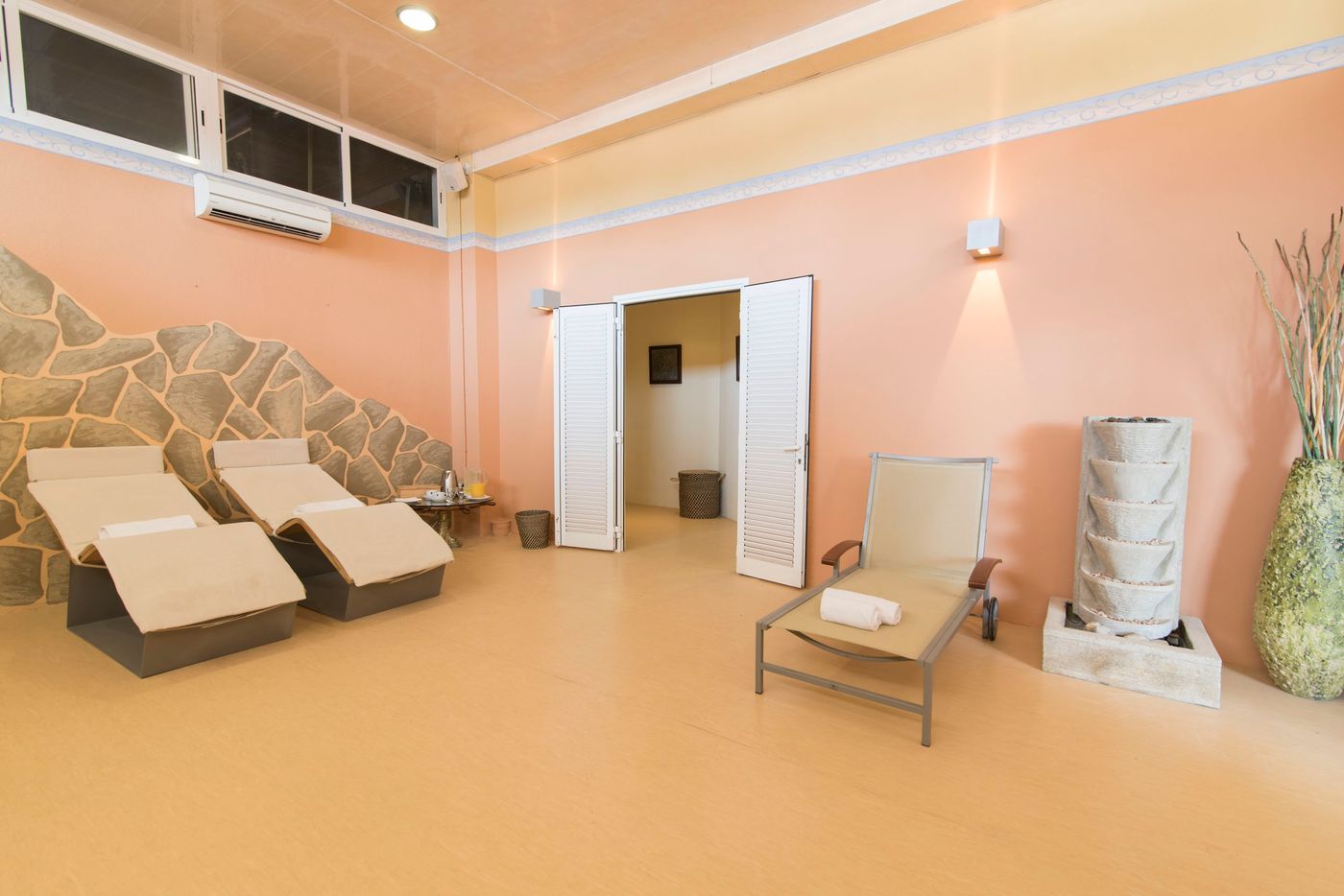 Azuline-Hotel-Bergantin-Sports-and-Entertainment-58