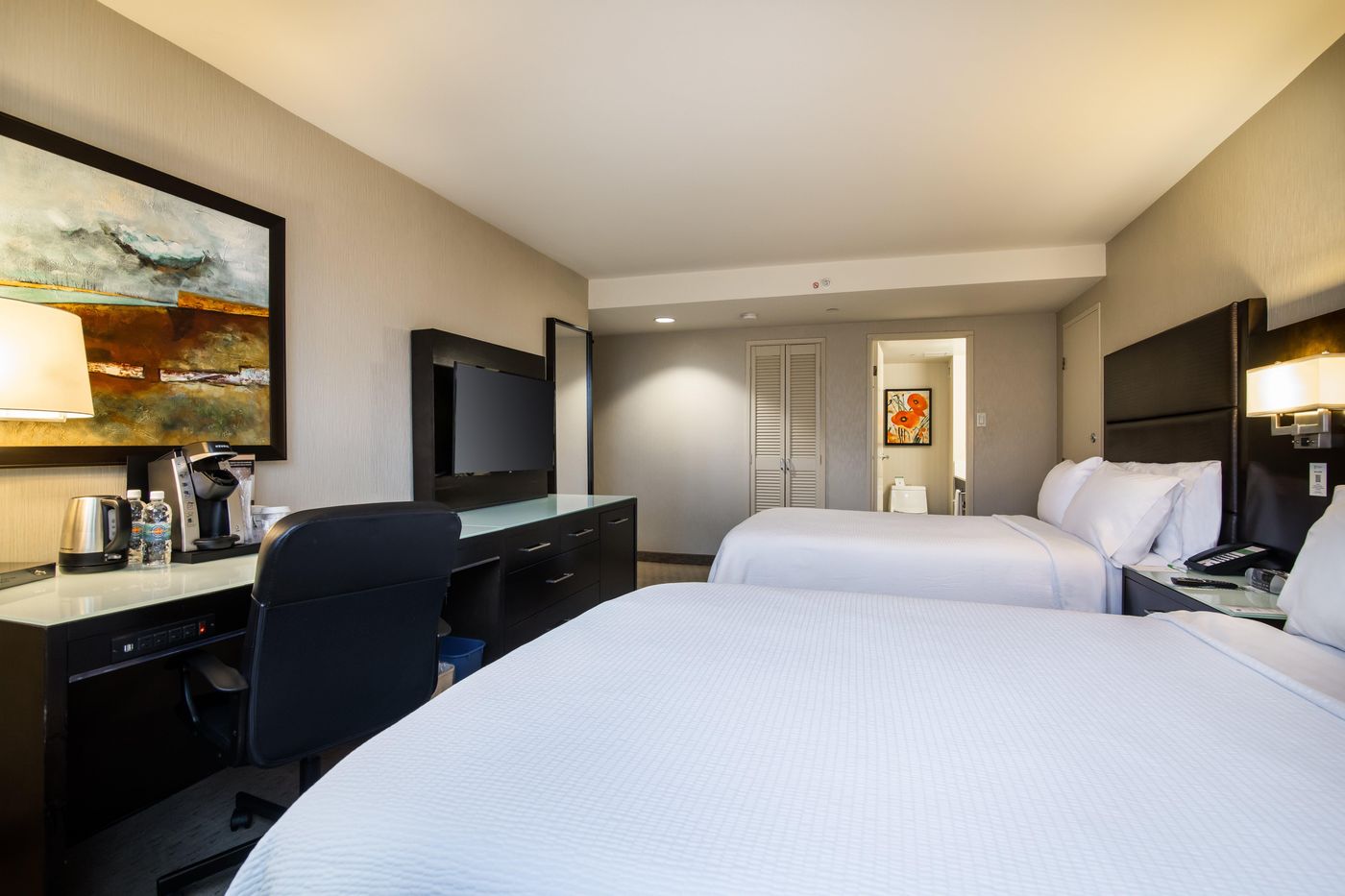 Holiday-Inn-Vancouver-Centre--Broadway--Room-18