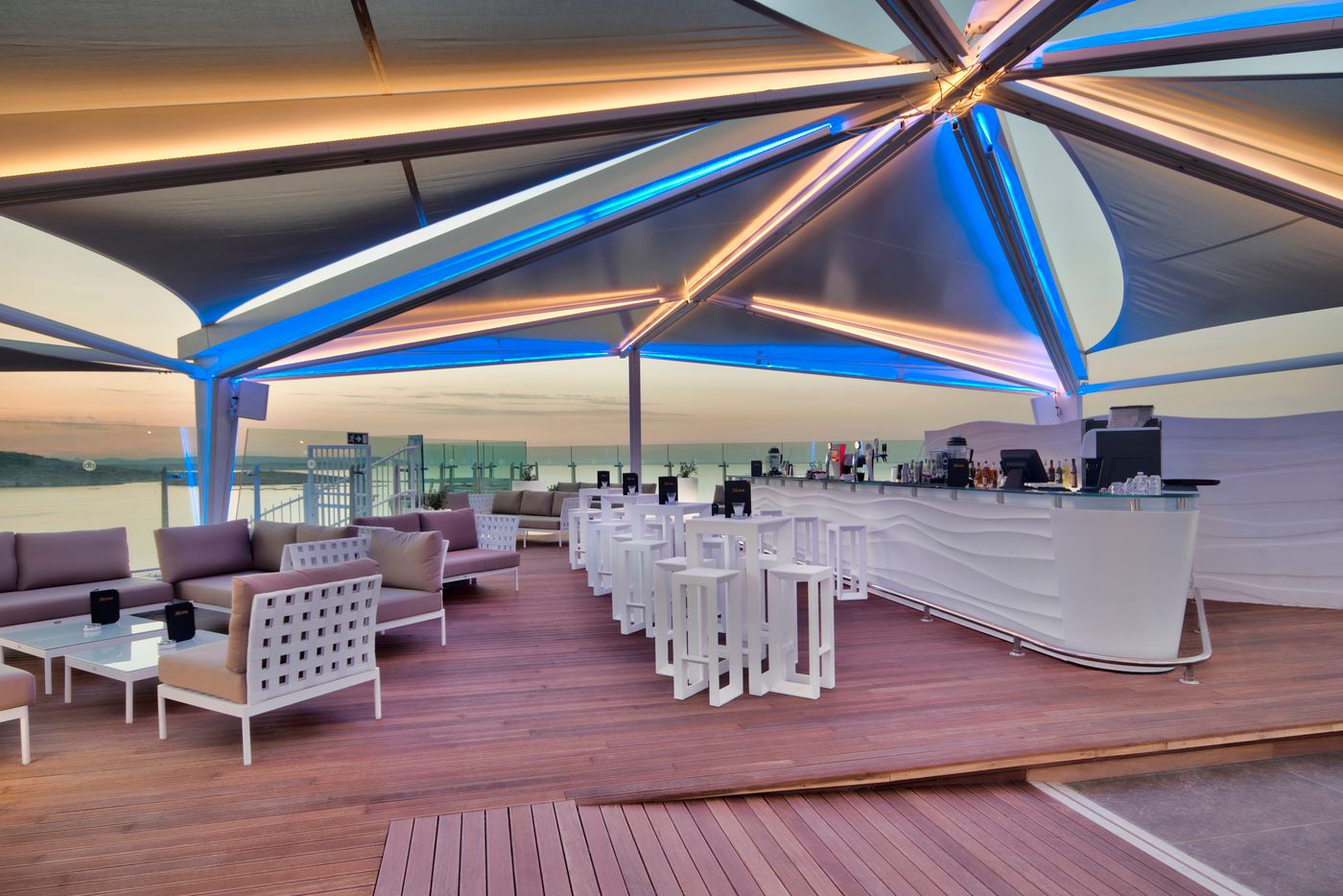 db-San-Antonio-Hotel---Spa-Bar-15