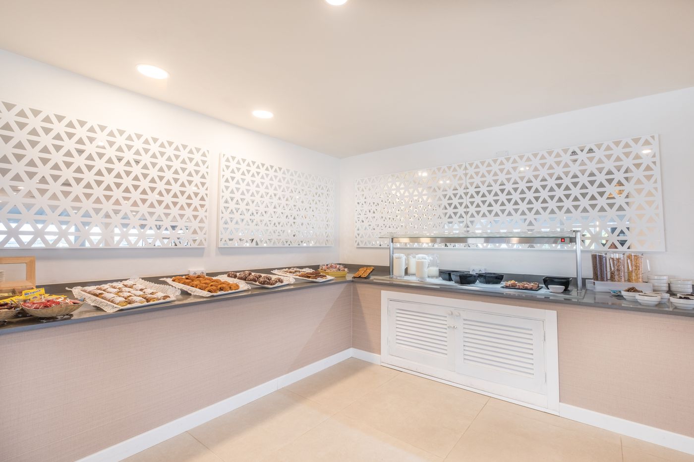 Carema-Beach-Menorca-Restaurant-33