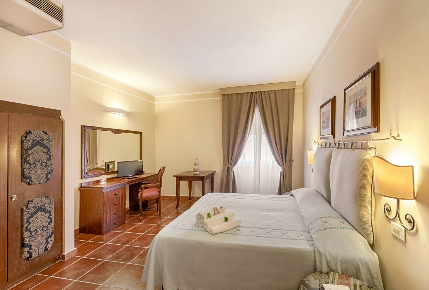 Colonna-Palace-Hotel-Mediterrano-Room-3