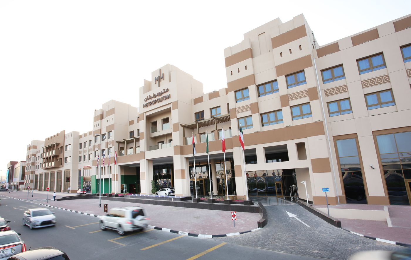 Metropolitan-Hotel-on-Sheikh-Zayed-Road-Dubai-General-view-12