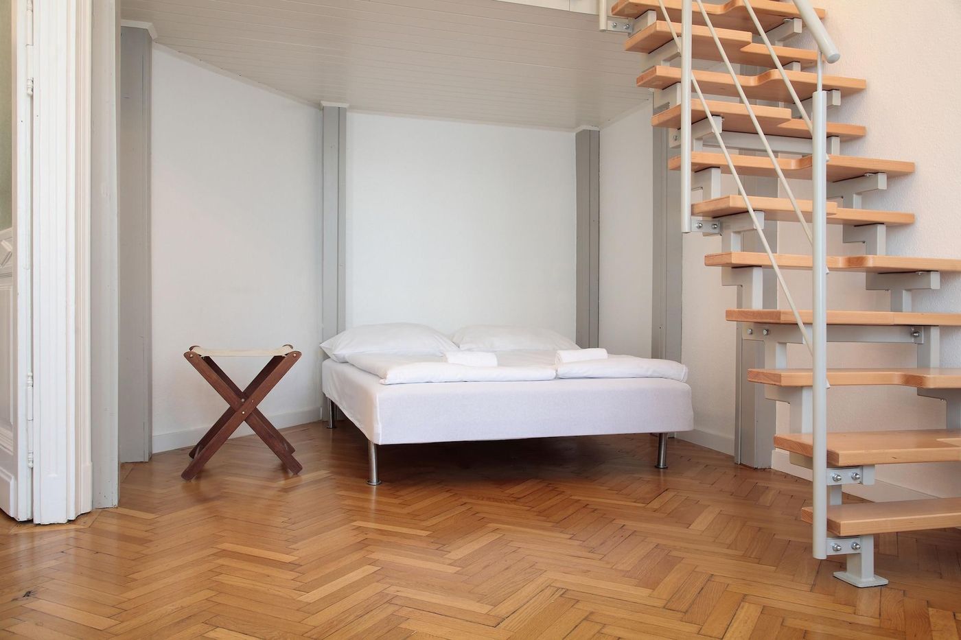 Maverick-Apartments---Vintage-Doubles-Room-8