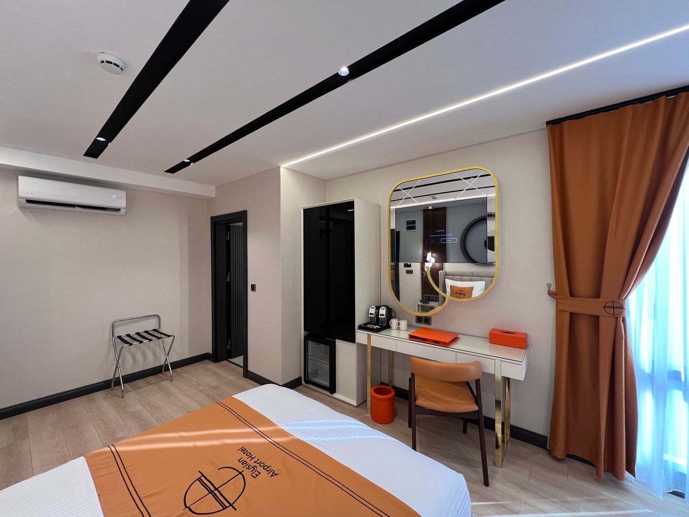 Elysian-Airport-Hotel-Room-39