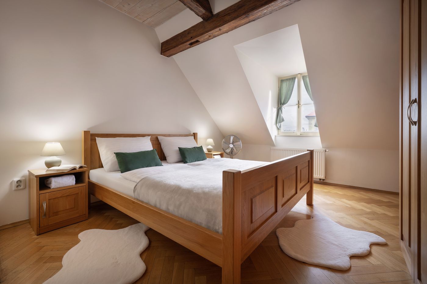 Boutique-Apartments-White-Swan-Room-22