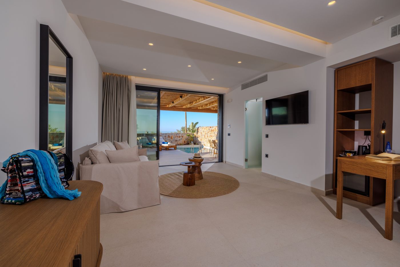 Deos Luxury Suites - Adults Only