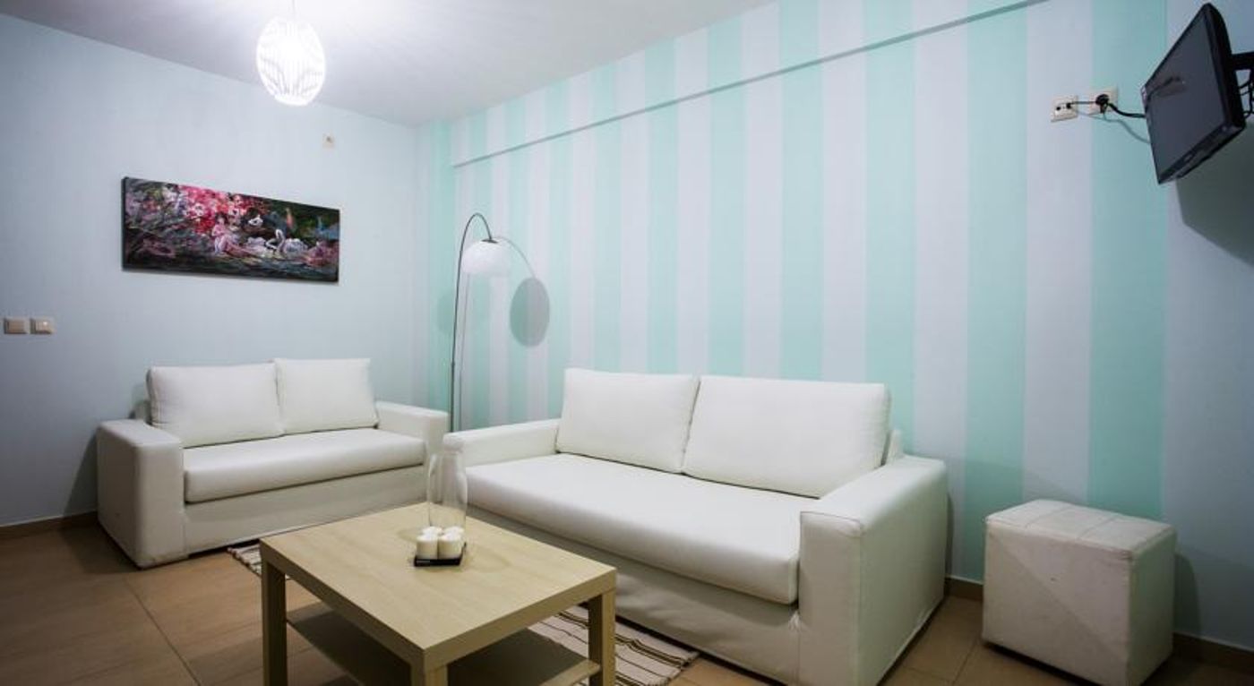 Baywatch Hotel & Apartments