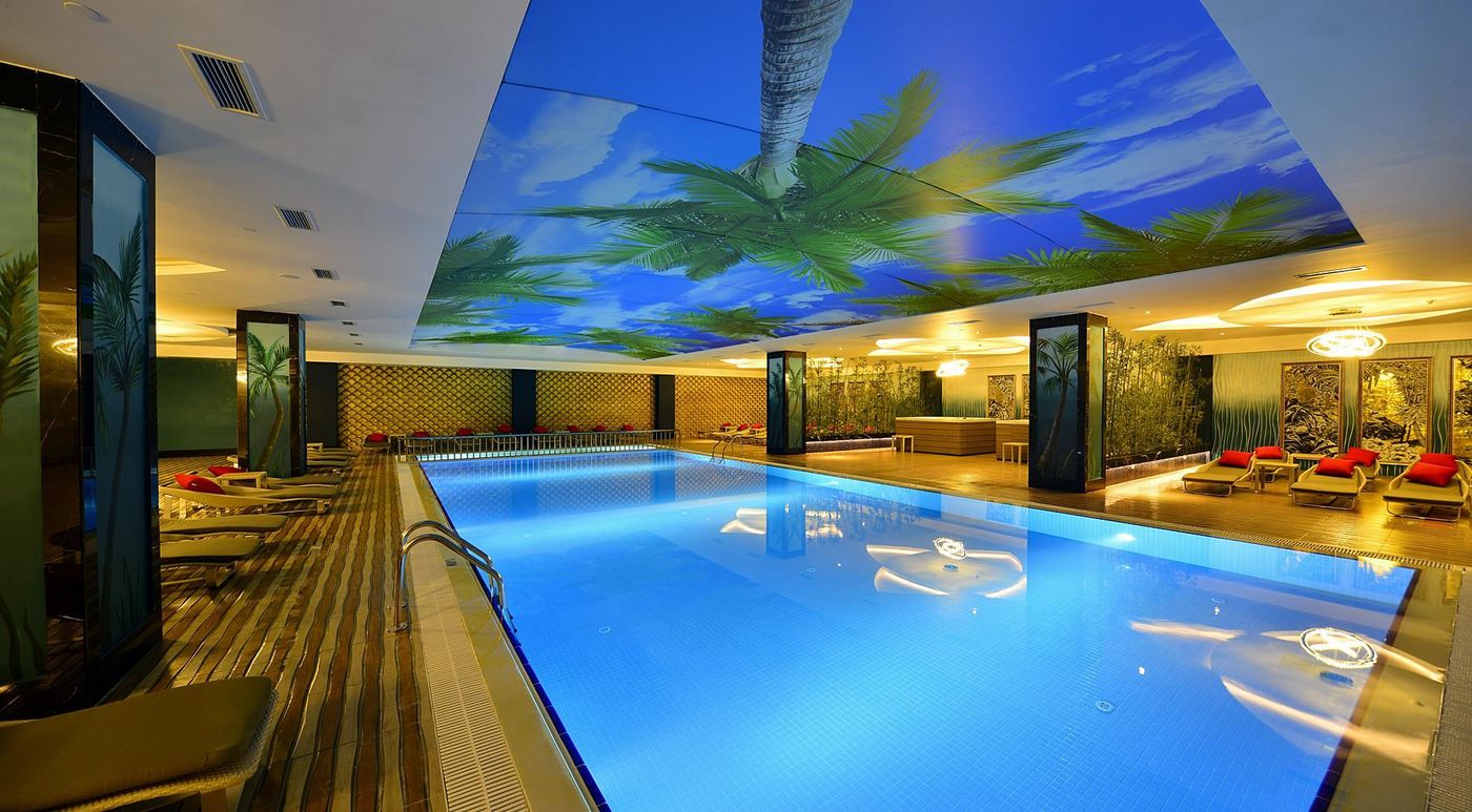 Azura-Deluxe-Resort---SPA-Hotel-Pool-40