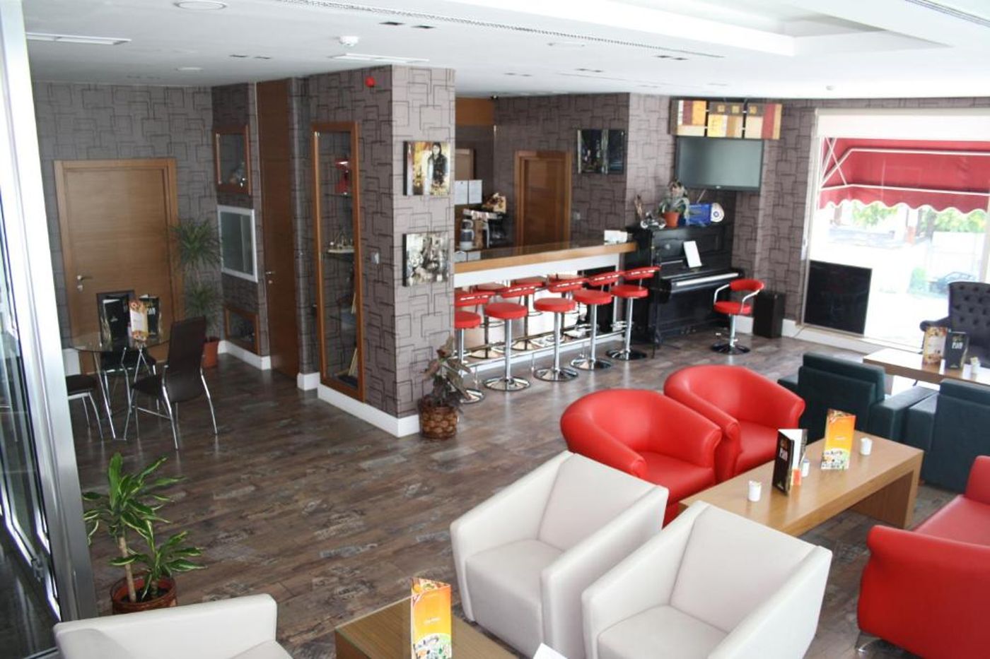 City-Hotel-Plovdiv-Lobby-14