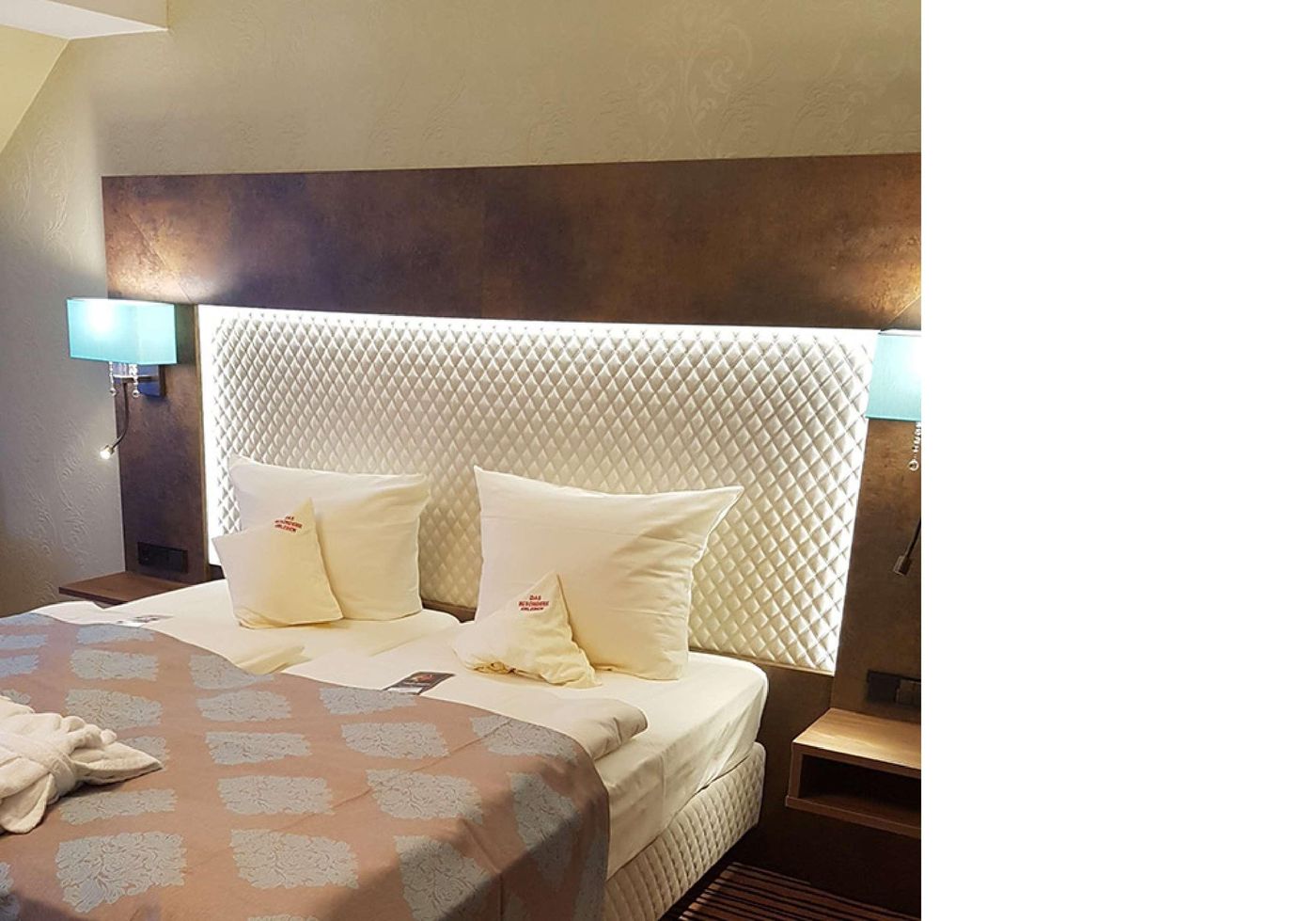 The-Lakeside-Room-22