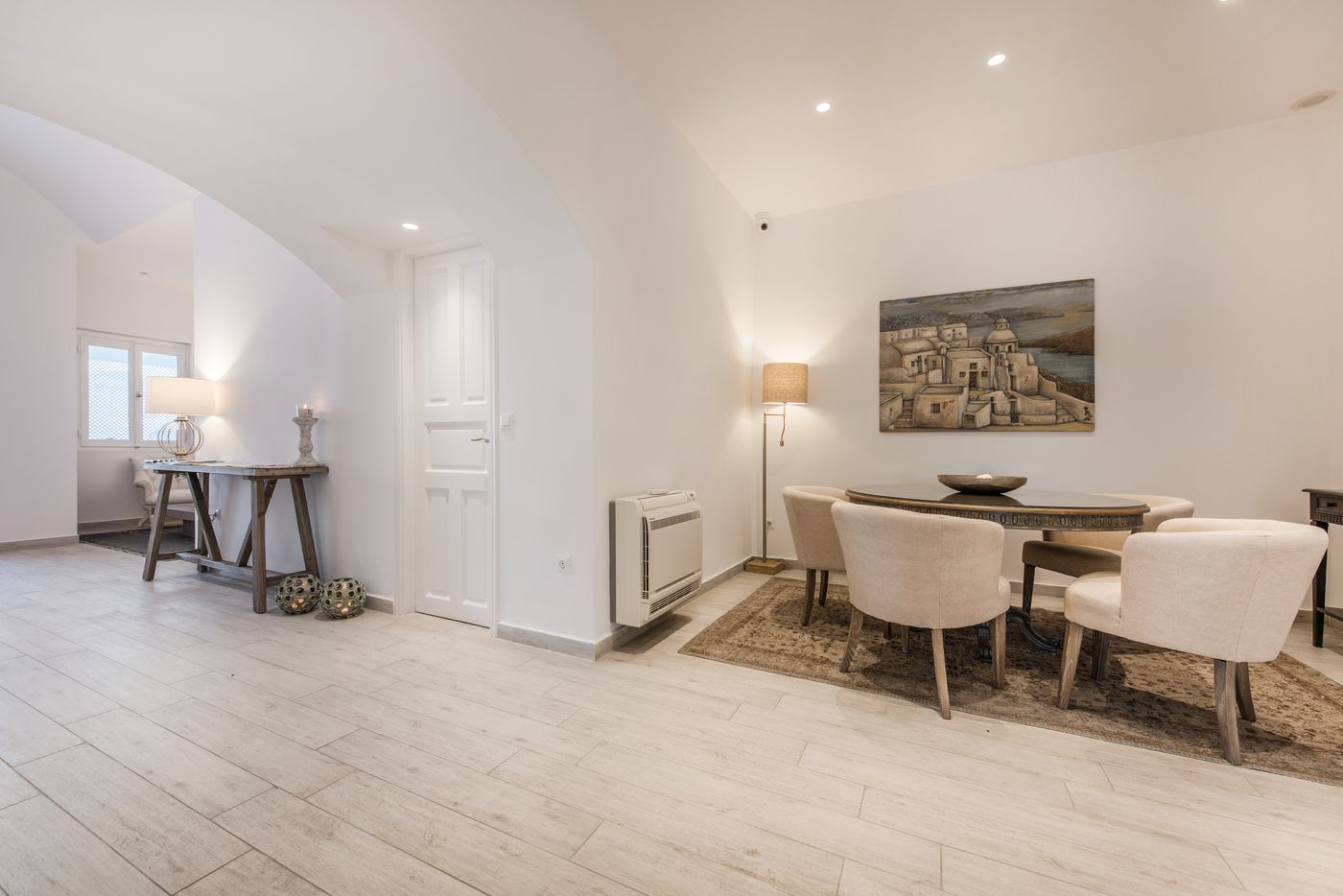 Aqua-Luxury-Suites-Lobby-38