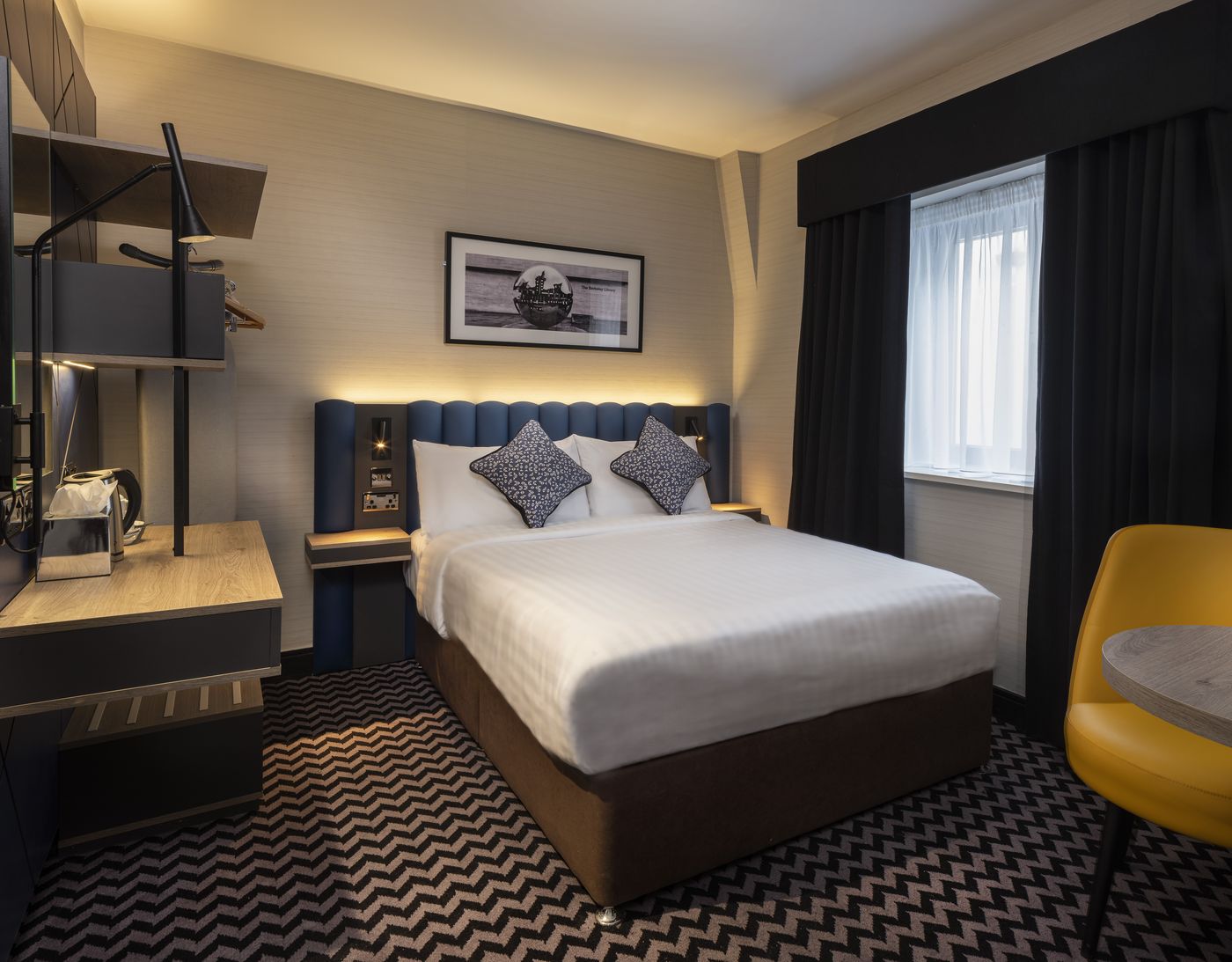 Academy-Plaza-Hotel-General-view-13