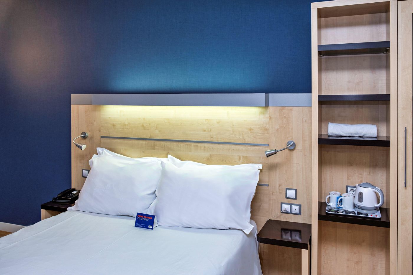 Holiday-Inn-Express-Malaga-Airport-Room-11