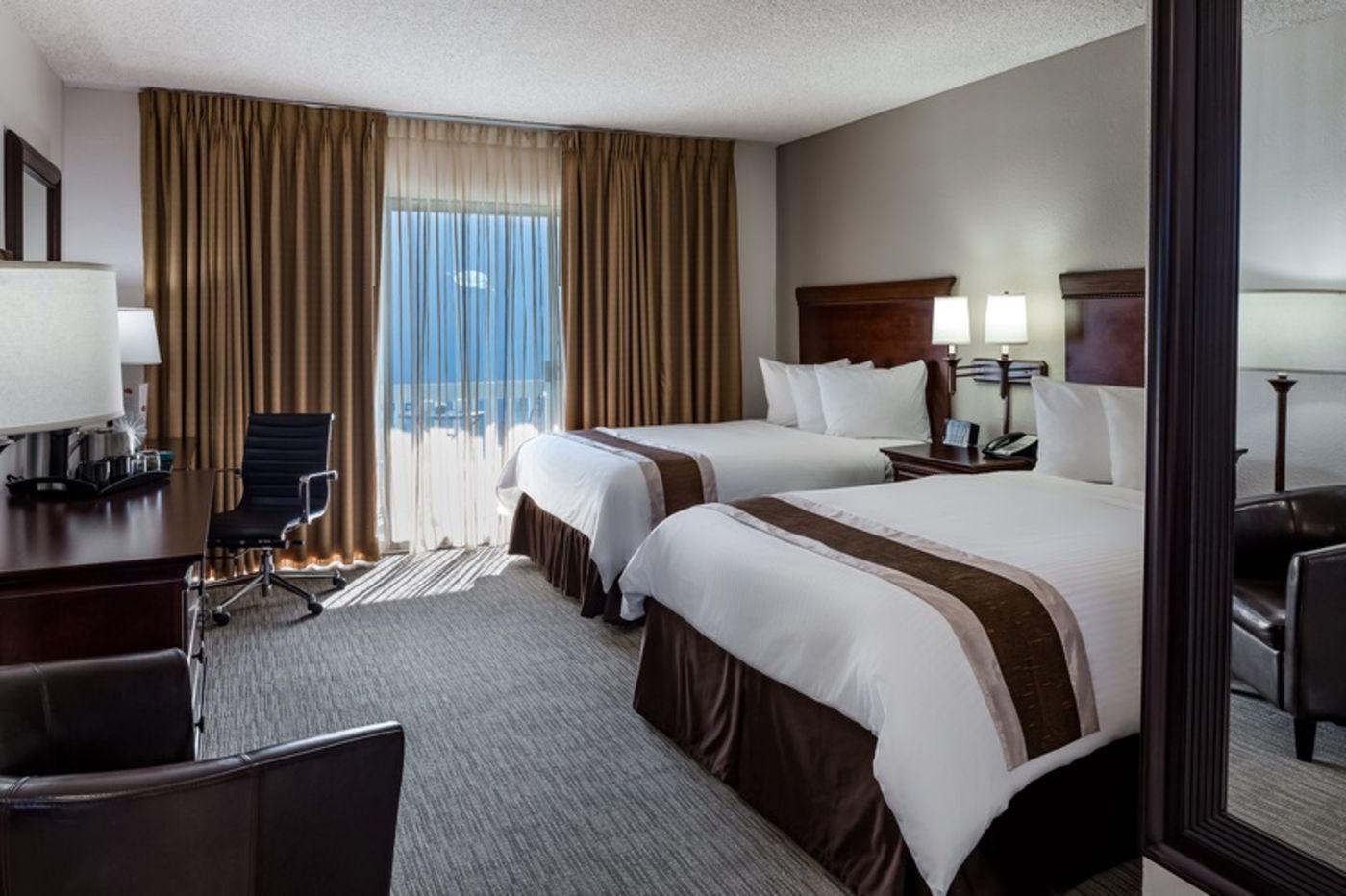The-Anaheim-Hotel-Room-11