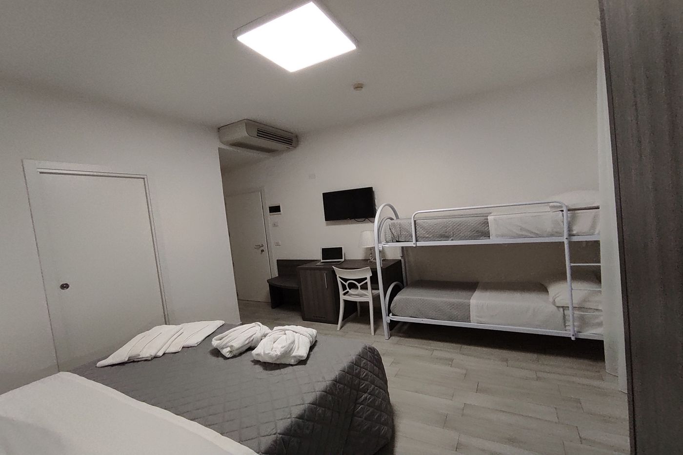 Hotel Gran San Bernardo-Italy-RICCIONE -General view-4