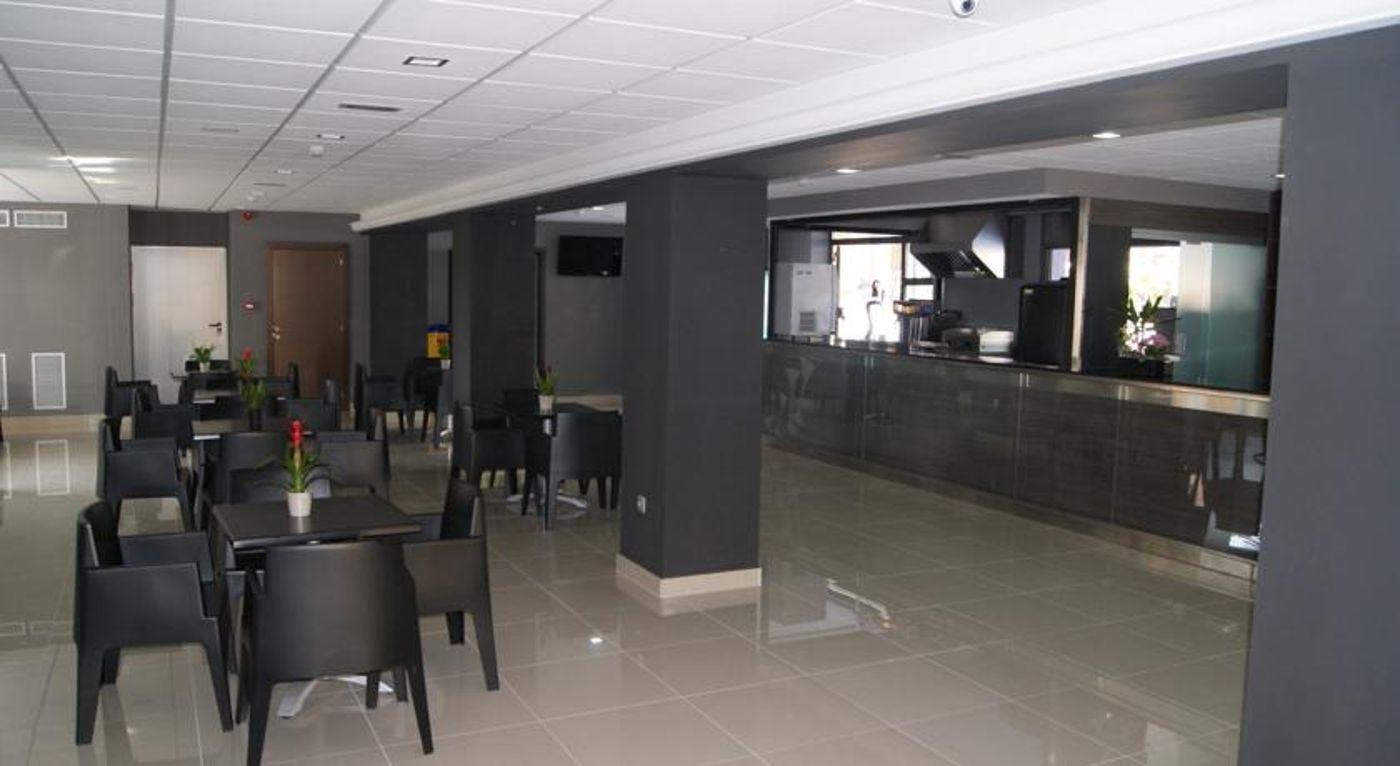 Summer Hotel (formerly Hotel Relax)