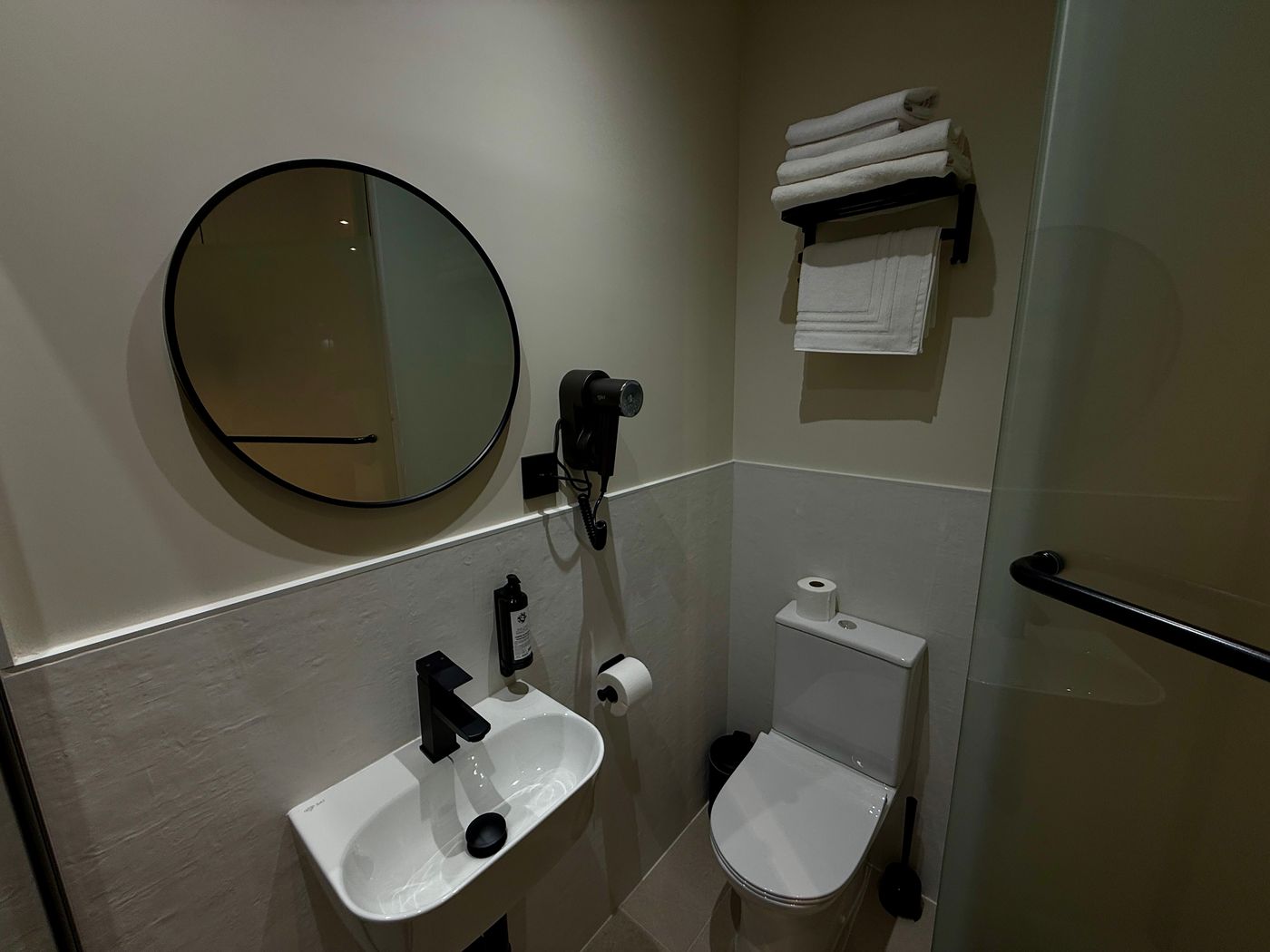 Mucho-Madrid-Room-57