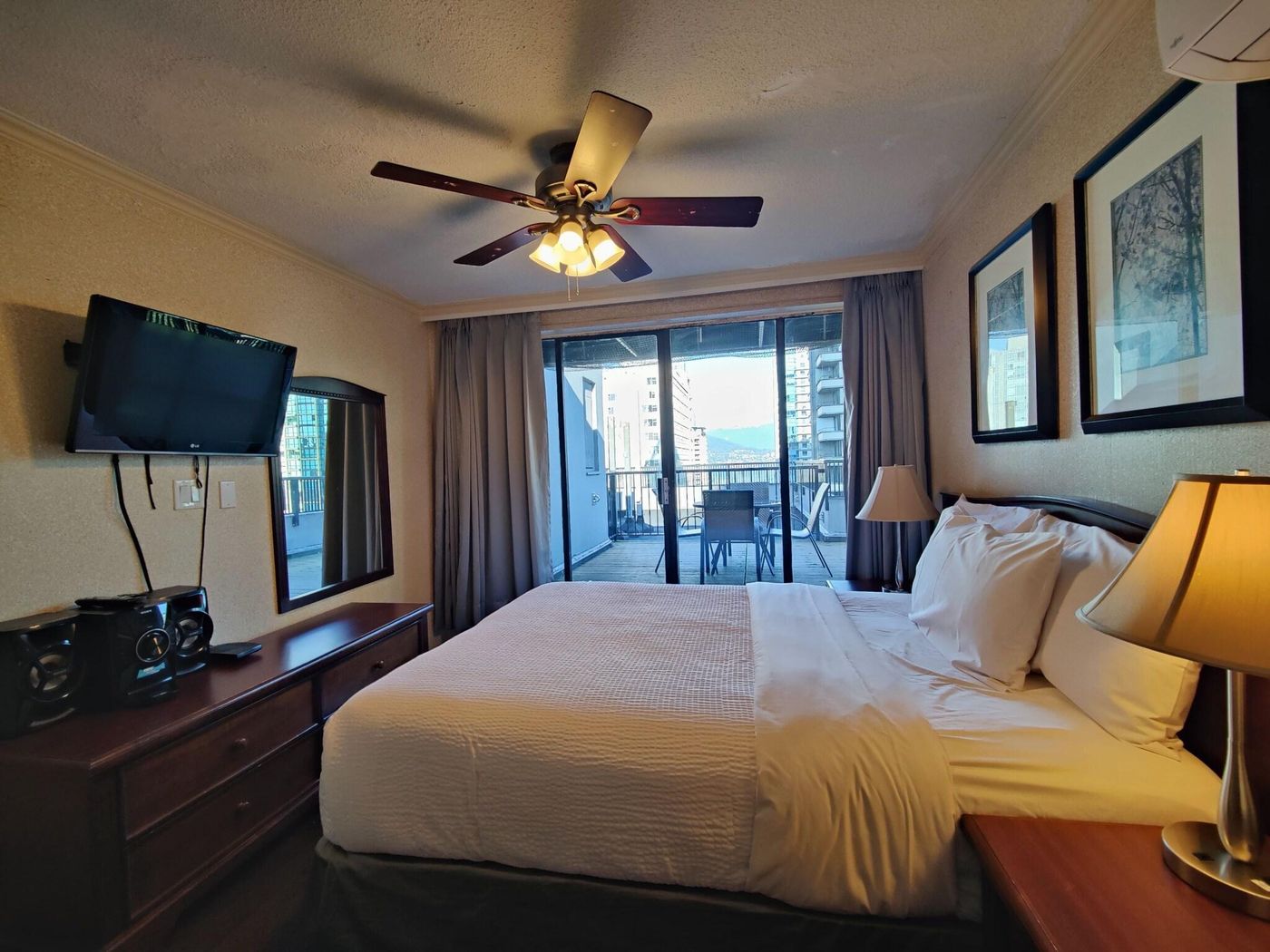 Divya-Sutra-Suites-on-Robson-Downtown-Room-14