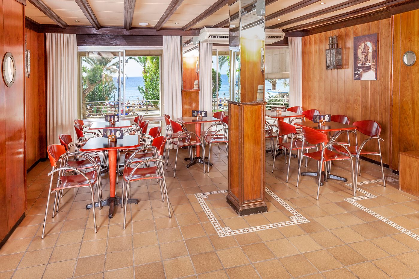 Port-Mar-Blau--Bar-13