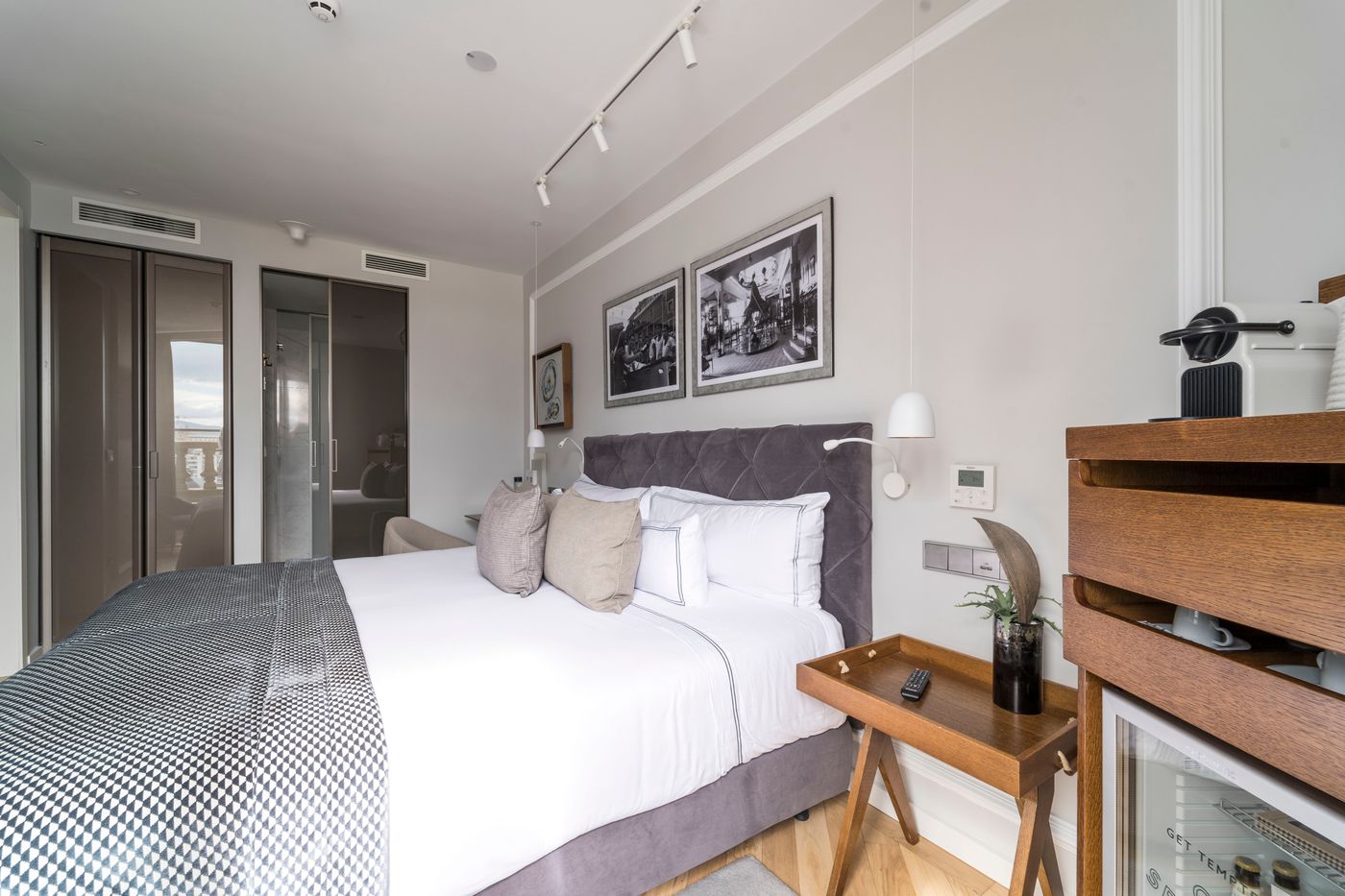 Lasala Plaza Hotel - Adults Only-Spain-SAN SEBASTIAN-Room-9