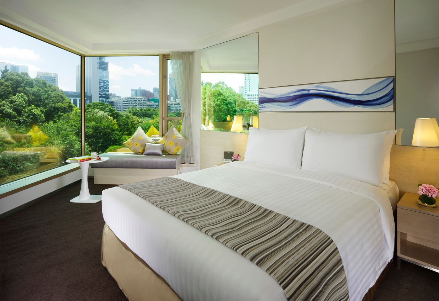 Royal-Pacific-Hotel-and-Towers-Room-9