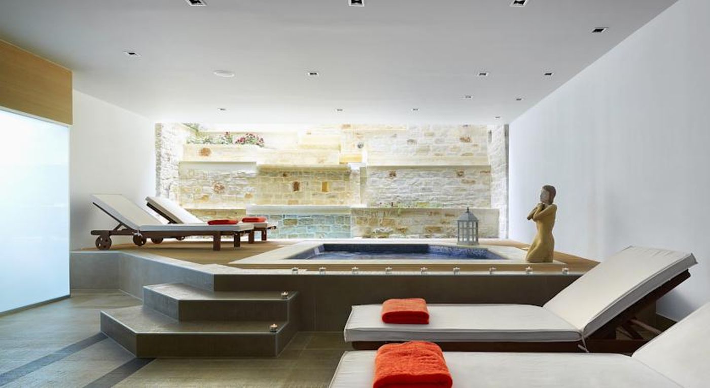 Macaris Suites and Spa