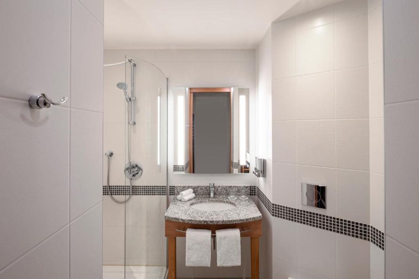 Hampton-by-Hilton-Amsterdam---Arena-Boulevard-Room-33