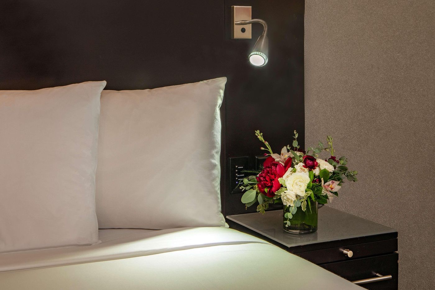 The-Royal-Sonesta-Boston-Room-43