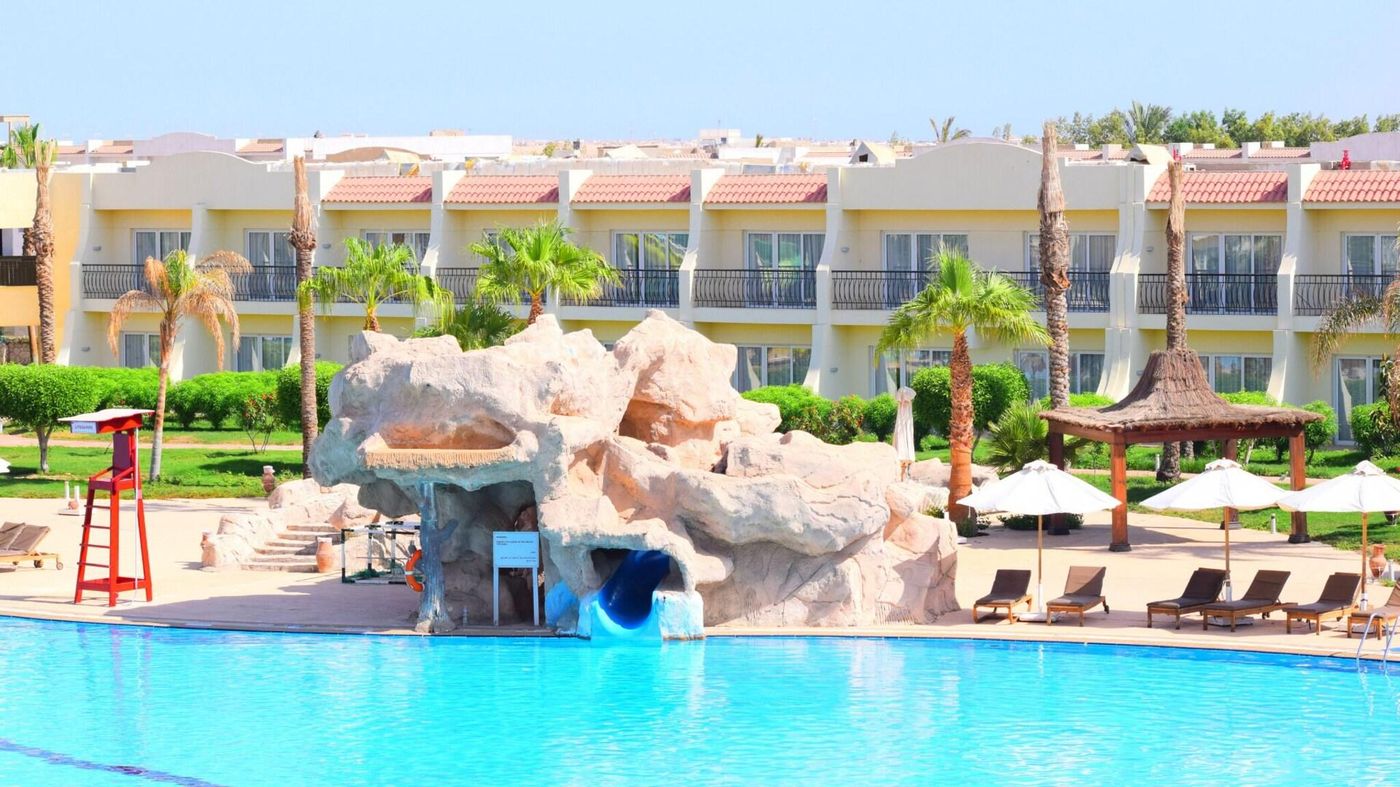 Hilton-Sharks-Bay-Resort-Pool-16