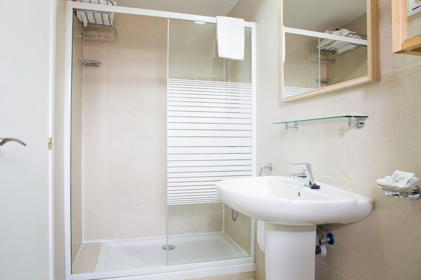 Malaga-Hotel-Eliseos-Room-28