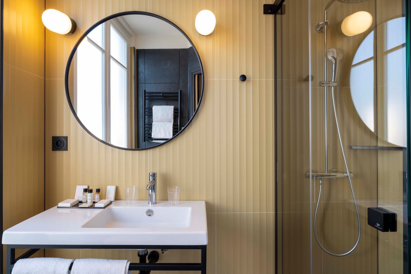 Paris-Art-Hotel-Quartier-Latin-By-Malone-Room-36